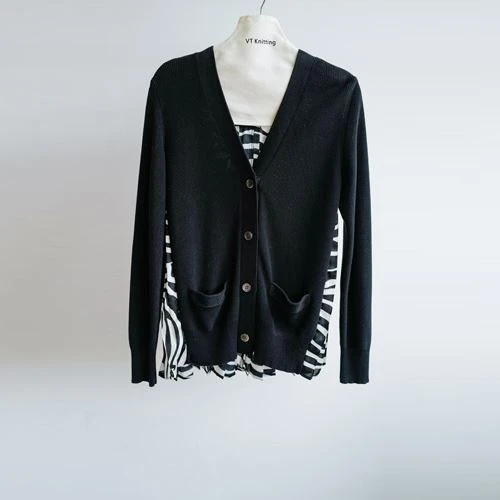 Gruby sweter z dekoltem w serek